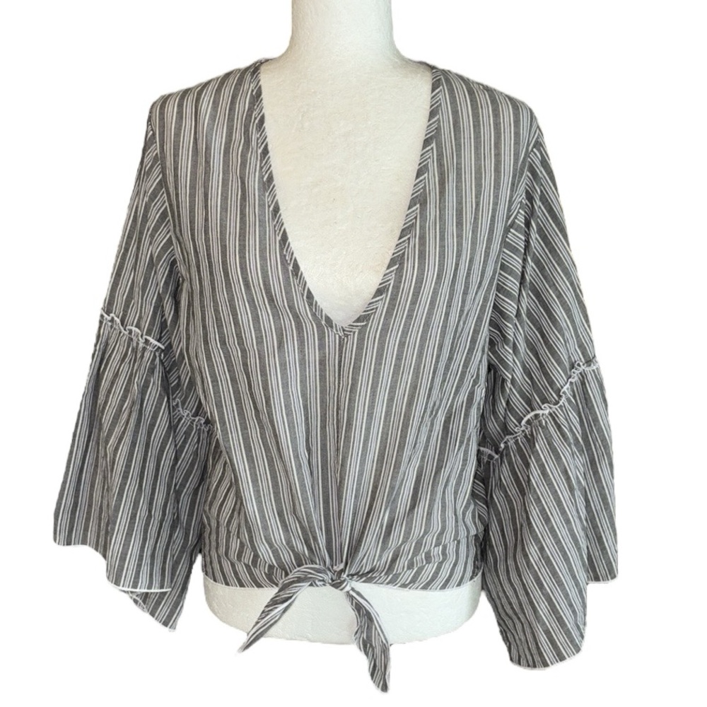 Lavender Field Gray Striped Print Tie Front Bell Sleeve Cropped Top - M